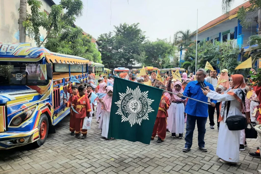 Pawai Odong-odong Ramaikan Isra Mikraj SD Muwri