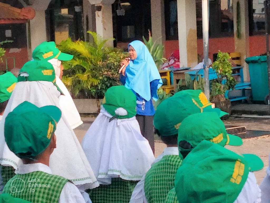Seremoni Pagi SD Muhammadiyah 1 Kebomas: Pentingnya Pembiasaan 4 Kata Ajaib