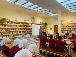 Siswa Ekstrakurikuler Literasi SDMT Ponorogo Ikuti Workshop Kepenulisan Bersama Ruwi Meita