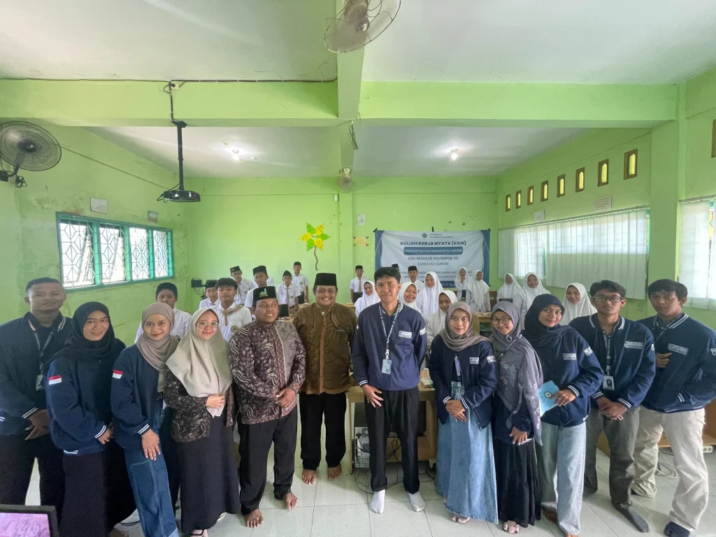 Mahasiswa KKN UMG Latih Siswa MTs Hidayatus Salam dalam Penggunaan Microsoft Word