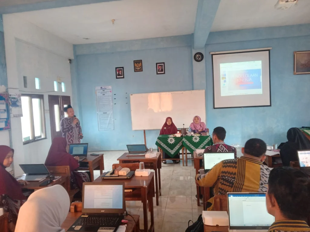 SMA Aisyiyah Boarding School Malang Adakan Workshop Pembuatan Modul Ajar Kurikulum Merdeka