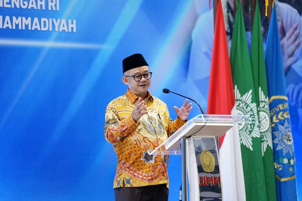Hadir Di Tabligh Akbar UMM, Mendikdasmen RI Senam bareng Siswa SD