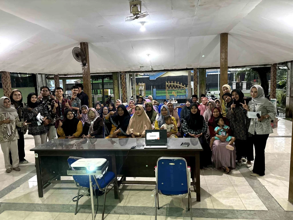 Mahasiswa KKN Kelompok 12 UMG Sosialisasikan Sertifikasi Halal Untuk UMKM Desa Mentaras