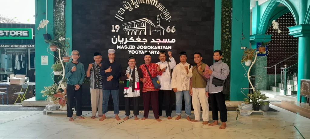 Takmir Masjid Al Mahdi PRM Grabagan Tulangan Gelar Studi Tiru ke Masjid Jogokariyan