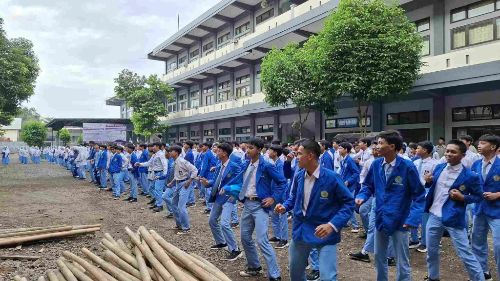Dukung Program Kemendikdasmen, SMA Muha Genteng Lakukan Senam Anak Indonesia Hebat