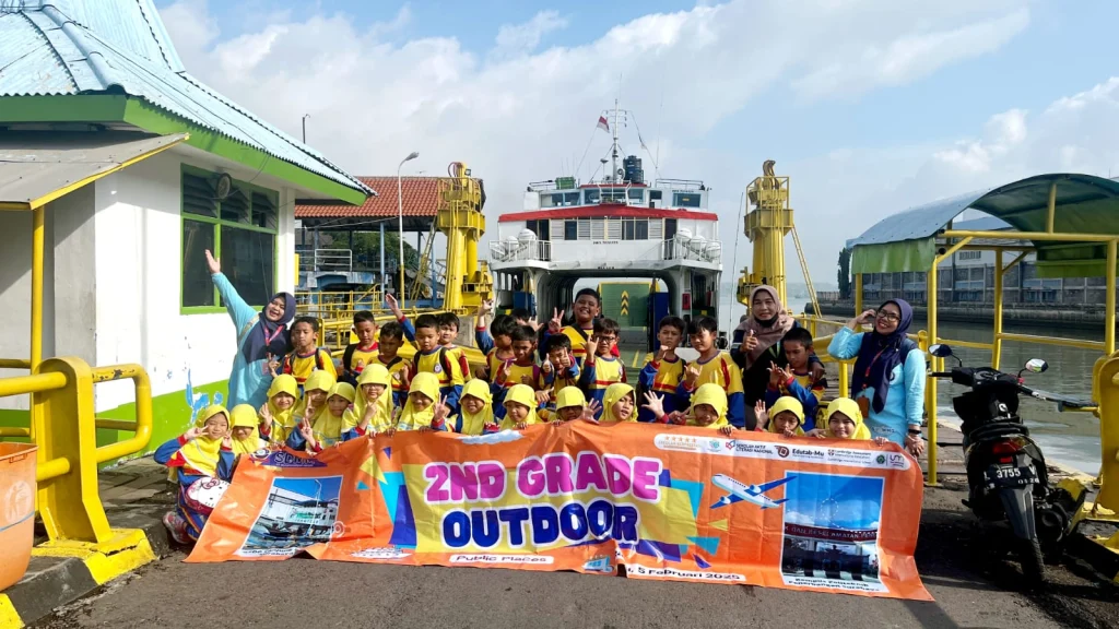 Serunya Outdoor SDMM! Belajar Public Places Sambil Naik Kapal dan Pesawat