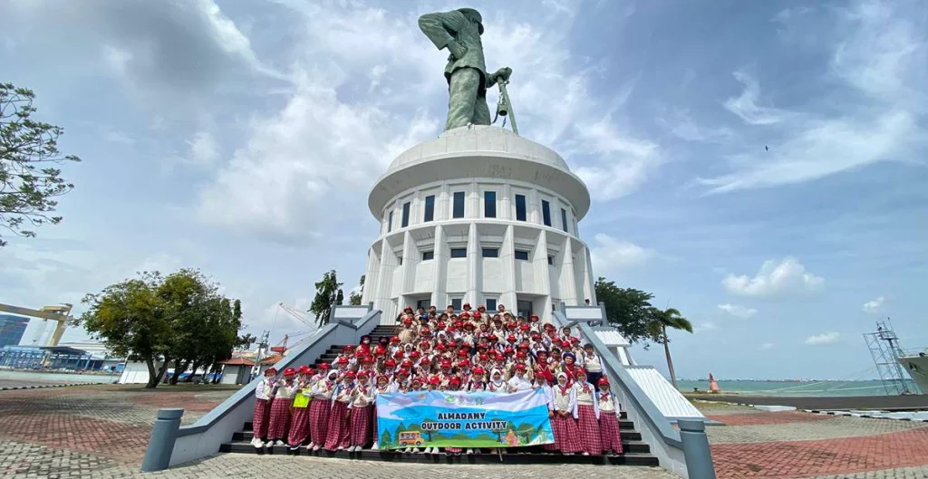 Siswa SD Almadany Kebomas Gresik Laksanakan Outdoor Learning di Koarmada II TNI AL Surabaya