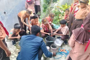 Dukung P5, Mahasiswa KKN UMG Dorong Siswa Berwirausaha dengan Telur Asin