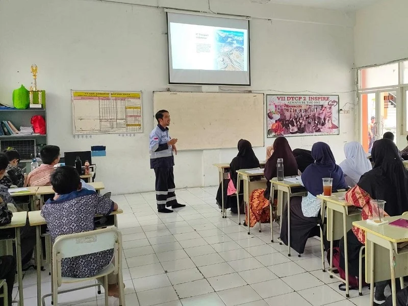 Orang Tua Mengajar Spemdalas Datangkan Process Control Engineer PT Freeport Indonesia