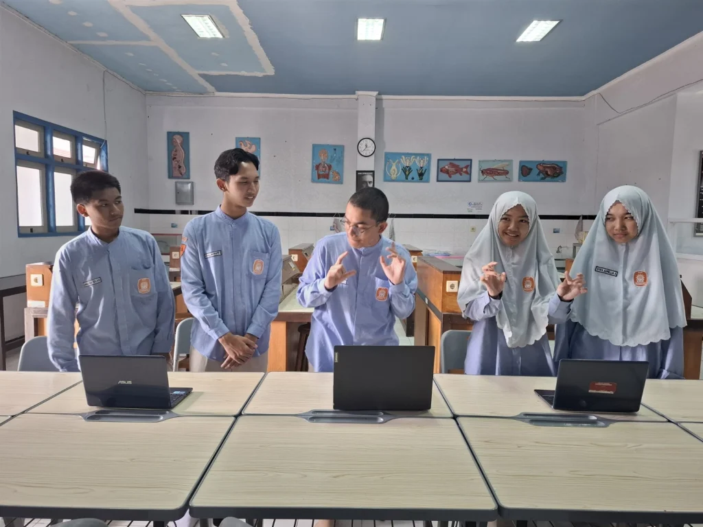 Spemdalas Raih Gold Medal AISEEF Berkat Platform Digital untuk Peternak Bandeng