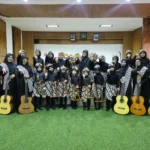 Kembangkan Diri, Guru SD Mugres Bentuk Grup Gitaris