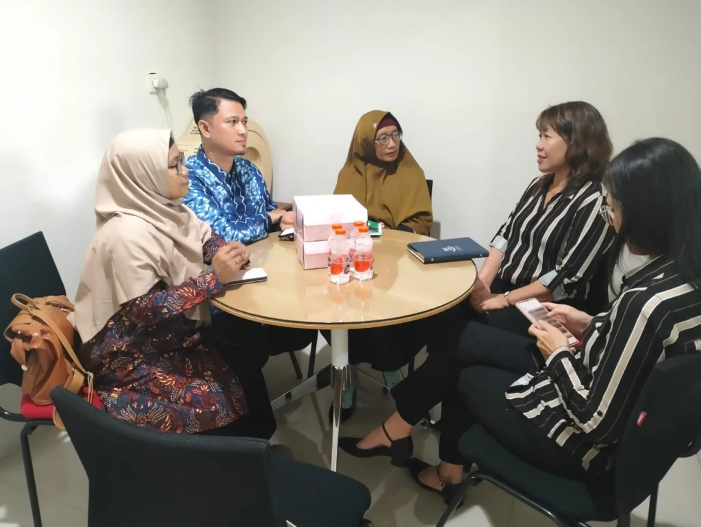 Kunjungi Surabaya Cambridge School, SD Muhlas Kuatkan Program Kelas Internasional