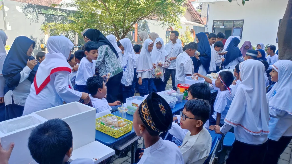 Latih Jiwa Wirausaha Sejak Dini, SD Muhtar Gelar Market Day untuk Kelas 3