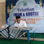 Belajar Tajwid dalam Pelatihan Imam dan Khatib di Masjid Al-Furqon PCM Sukorejo Kota Blitar