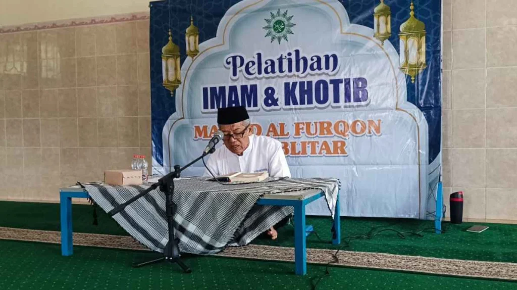 Belajar Tajwid dalam Pelatihan Imam dan Khatib di Masjid Al-Furqon PCM Sukorejo Kota Blitar