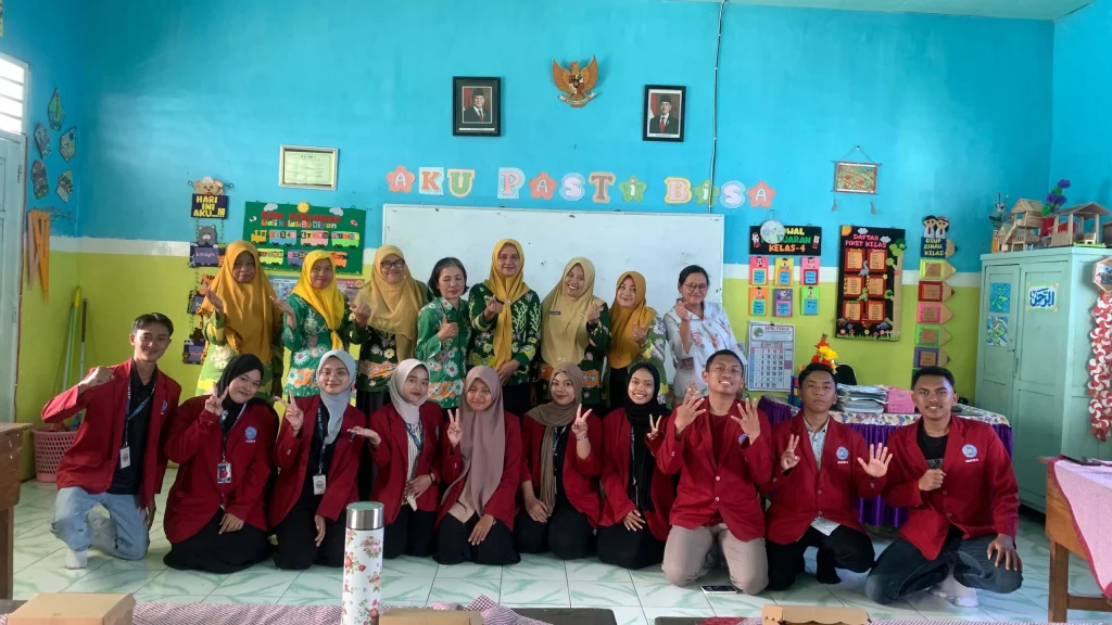 KKN-P Umsida Kenalkan Media Ajar Interaktif di SDN Kayubebek 1