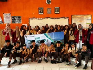 Penyuluhan Pernikahan Dini dan Pentingnya Pendidikan di SMPN 3 Blarang Tutur Satu Atap