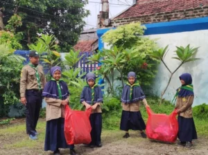 SD Muhammadiyah Kota Kediri Gaungkan Gerakan Peduli Sampah