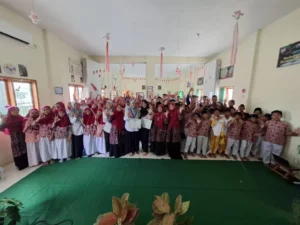 Edukasi Kesehatan Reproduksi dan Gigi, SD Mutu Paiton Undang Direktur RSIA Fatimah Kraksaan