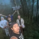 Pemuda KKN-P 26 Umsida Pasang Plang Wisata Gunung Tanggung dan Denah Desa Blarang