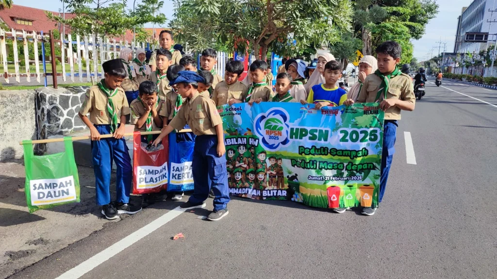 Gerakan Pungut-Pilah Sampah SD Muhammadiyah Kota Blitar, Wujud Kepedulian untuk Masa Depan