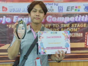 Kali Ini English Competition, SMK Muhammadiyah 2 Surabaya Kembali Toreh Prestasi