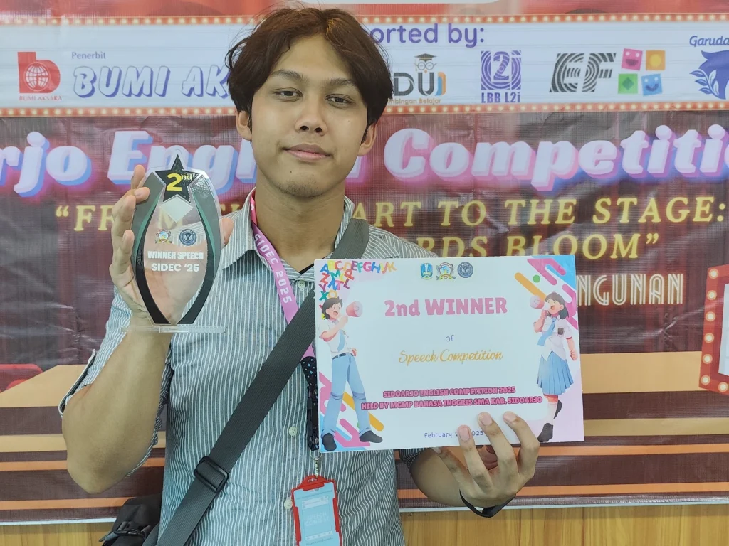 Kali Ini English Competition, SMK Muhammadiyah 2 Surabaya Kembali Toreh Prestasi