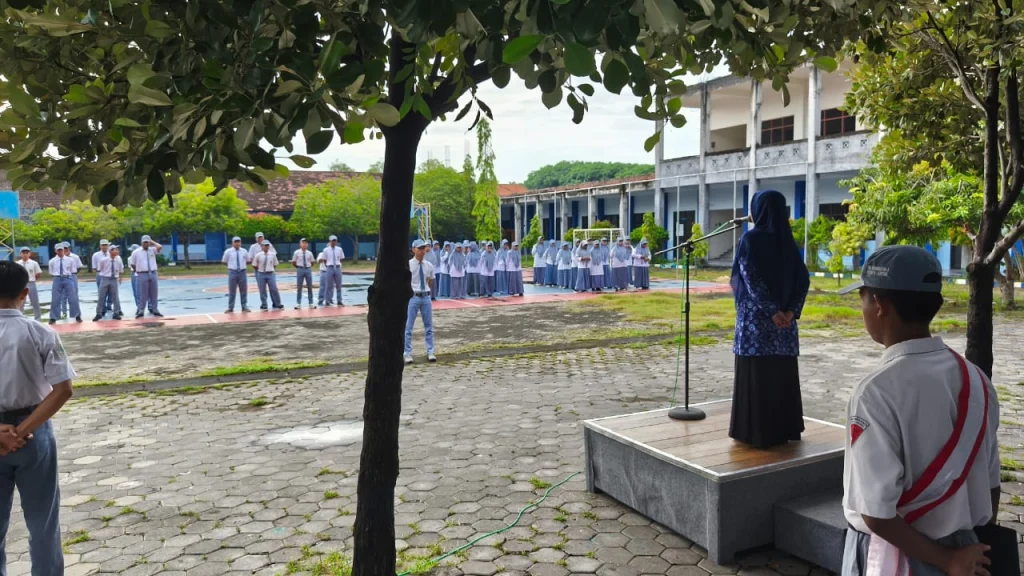 Amanat Pembina Upacara: Manajemen Waktu bagi Siswa