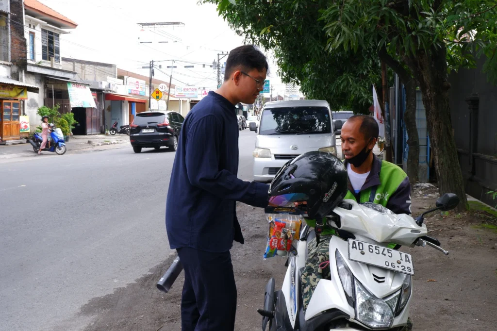 Ratusan Siswa SMP Muhammadiyah PK Pawai Sambut Ramadan dan Berbagi Bingkisan