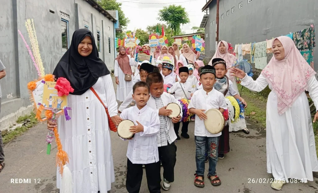 Pawai Ramadan Ceria KB dan TK ABA Jatinom Kabupaten Blitar, Sinergi Positif Orang Tua dan Sekolah