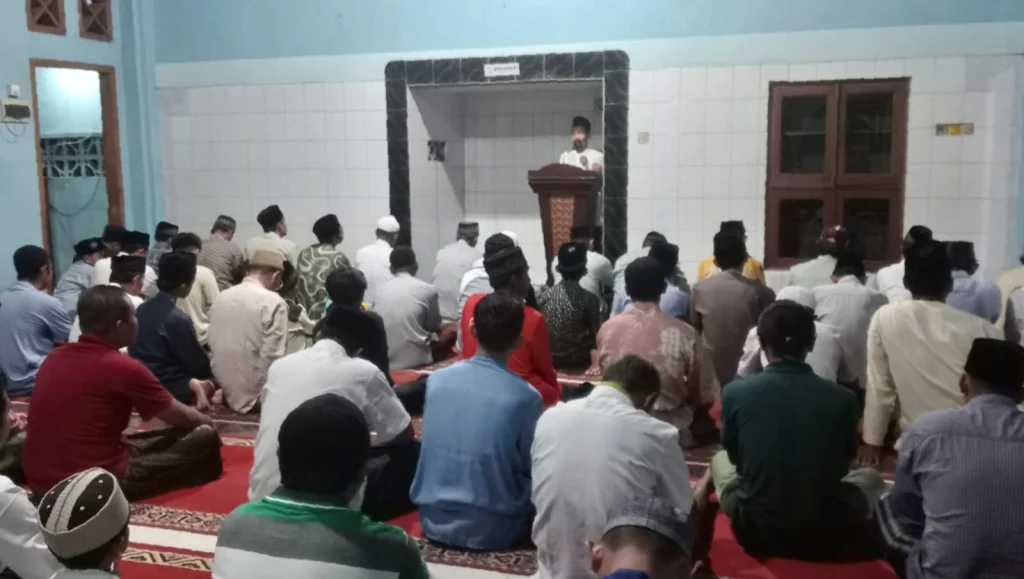 Malam Perdana Shalat Tarawih, Jamaah Padati Masjid At-Taqwa Pandan