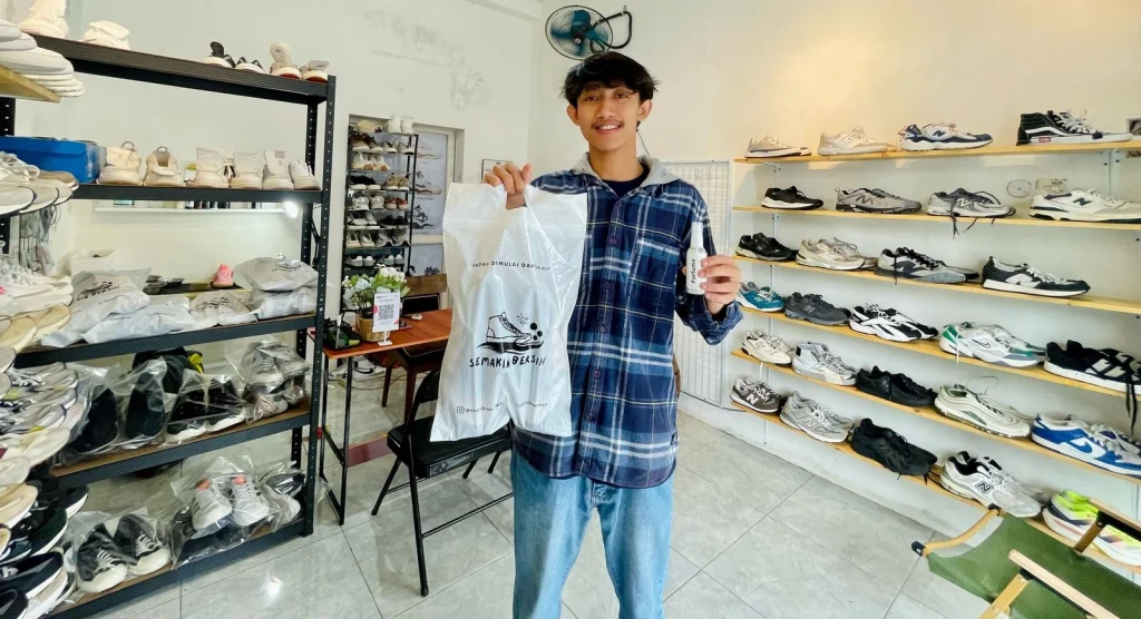 Wisudawan Berprestasi UMM Ini Lulus tanpa Skripsi dan Buka Bisnis Omzet Puluhan Juta