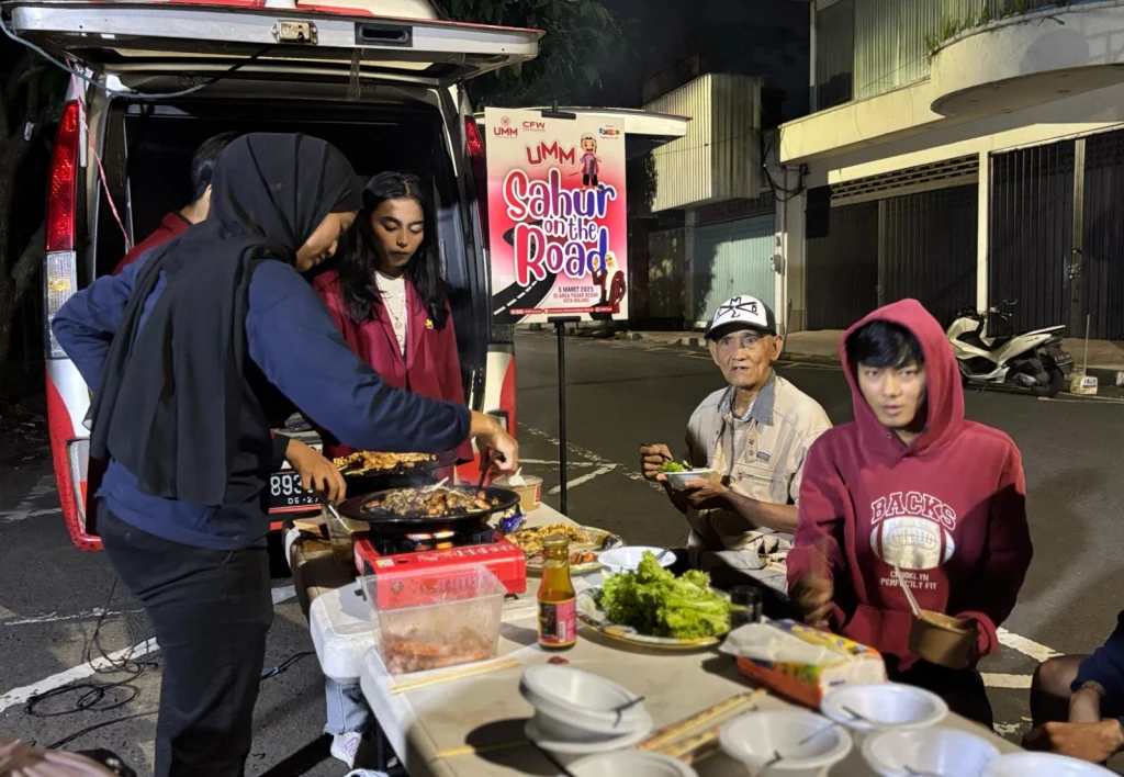 Unik, Sahur Barbeque UMM bareng Ojol hingga Tukang Becak