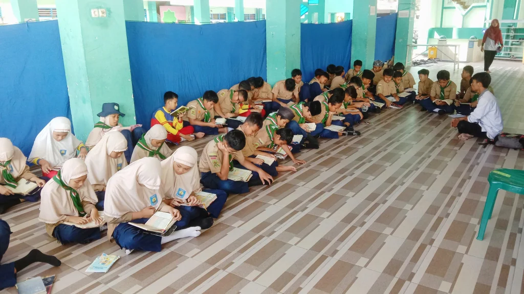 Murid SD Muhammadiyah Kota Blitar Mengikuti Tadarus Ramadan