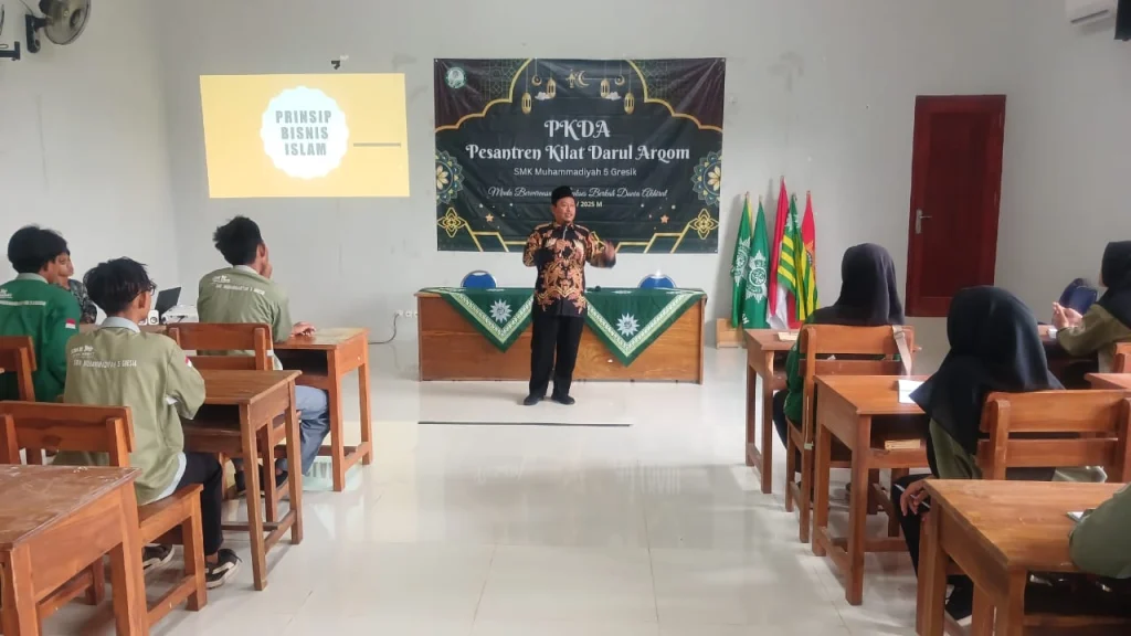 Pesantren Kilat Darul Arqom SMK Muhammadiyah 5 Gresik: Muda Berwirausaha, Sukses Berkah Dunia Akhirat