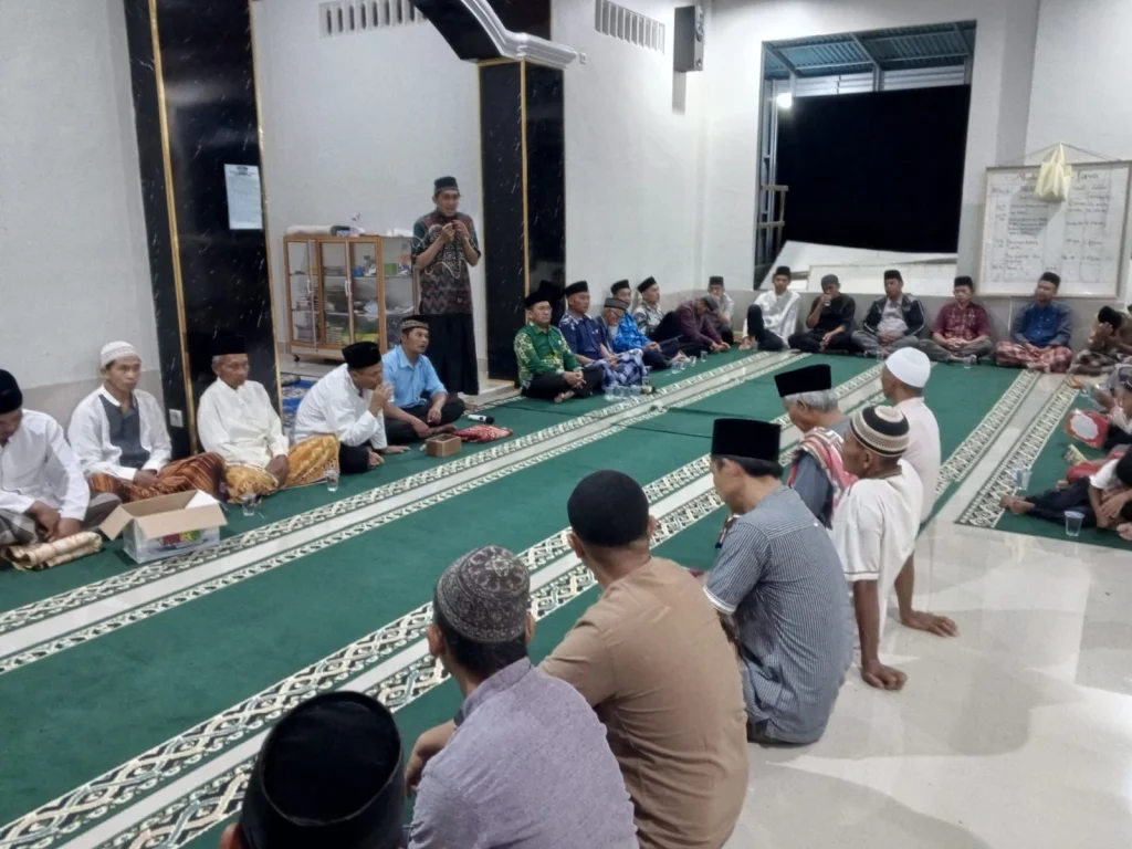 Mengawali Safari Ramadan, PCM Muara Aman Tebarkan Cahaya Dakwah di Mushola Al Faruq