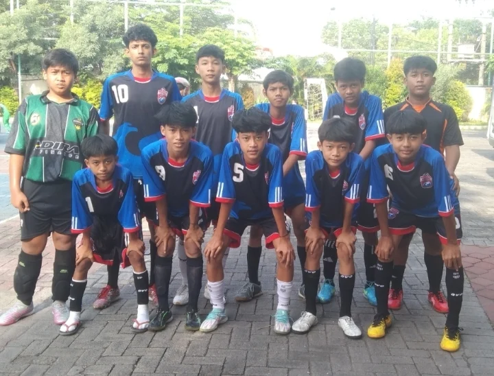 Mengharumkan Nama Sekolah: SMP Muhamadiyah 1 Surabaya Juara Futsal Tanpa Pemain Club