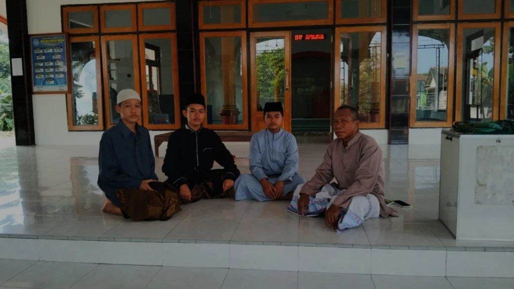 Santri MBS Al Hikmah Gambiran Bertemu Sesepuh Muhammadiyah Ranting Sembulung