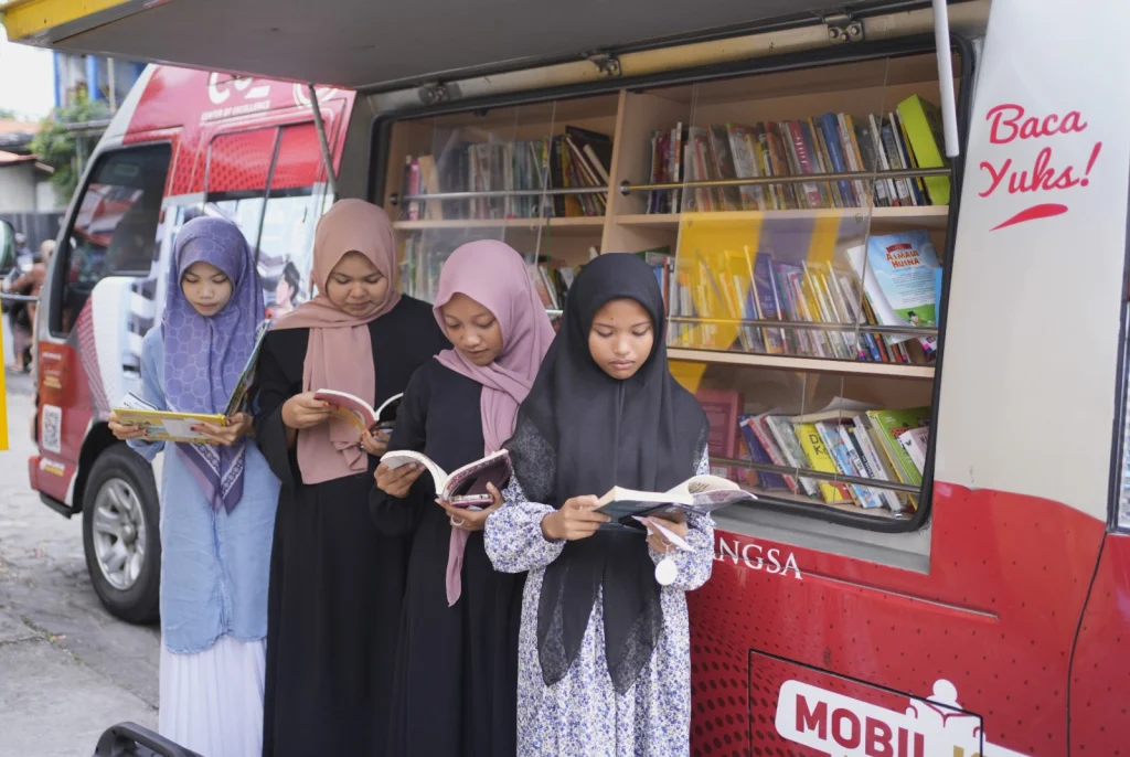 UMM Semarakkan Ramadan di Gresik, Mahasiswa Asing Ikut Berbagi Keceriaan