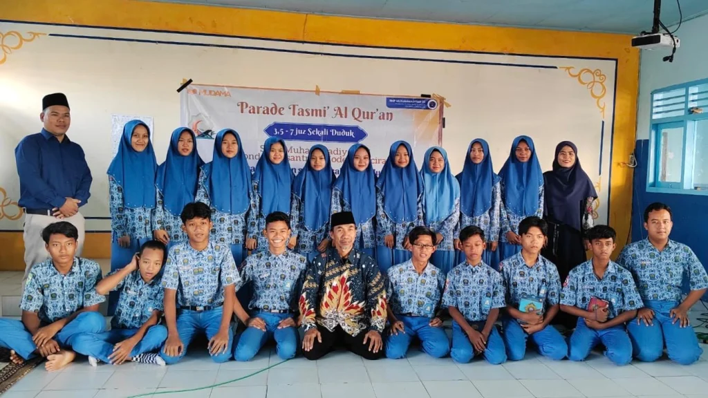 Parade Tasmi’ SMP Mudama: 19 Siswa Ini Tuntaskan Hafalan dalam Sekali Duduk