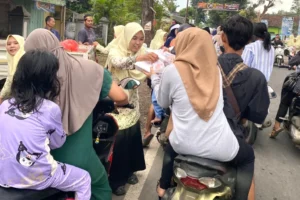 Momen Ramadan, PCNA Watukebo Kabupaten Jember Berbagi Takjil Gratis