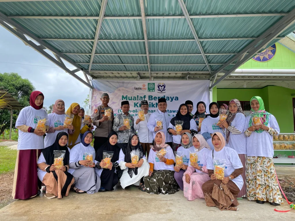 Luncurkan KripikMu dan Pengolahan Ikan Asin, Inovasi Mualaf untuk Pemberdayaan Ekonomi