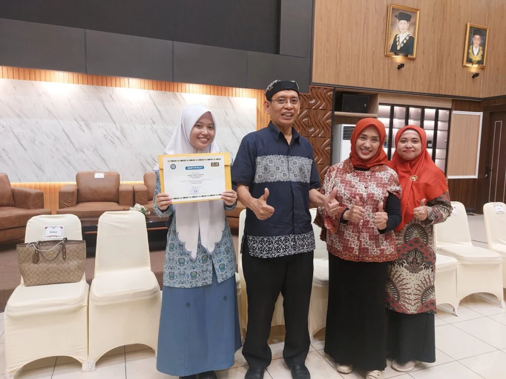 Siswi Smamda Surabaya Ini Raih Golden Ticket Prodi Kedokteran Unair