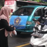 Berbagi tidak hanya Memberi: SD Muhammadiyah 3 Assalaam dan IKWAM Buktikan dengan 1.800 Paket Takjil