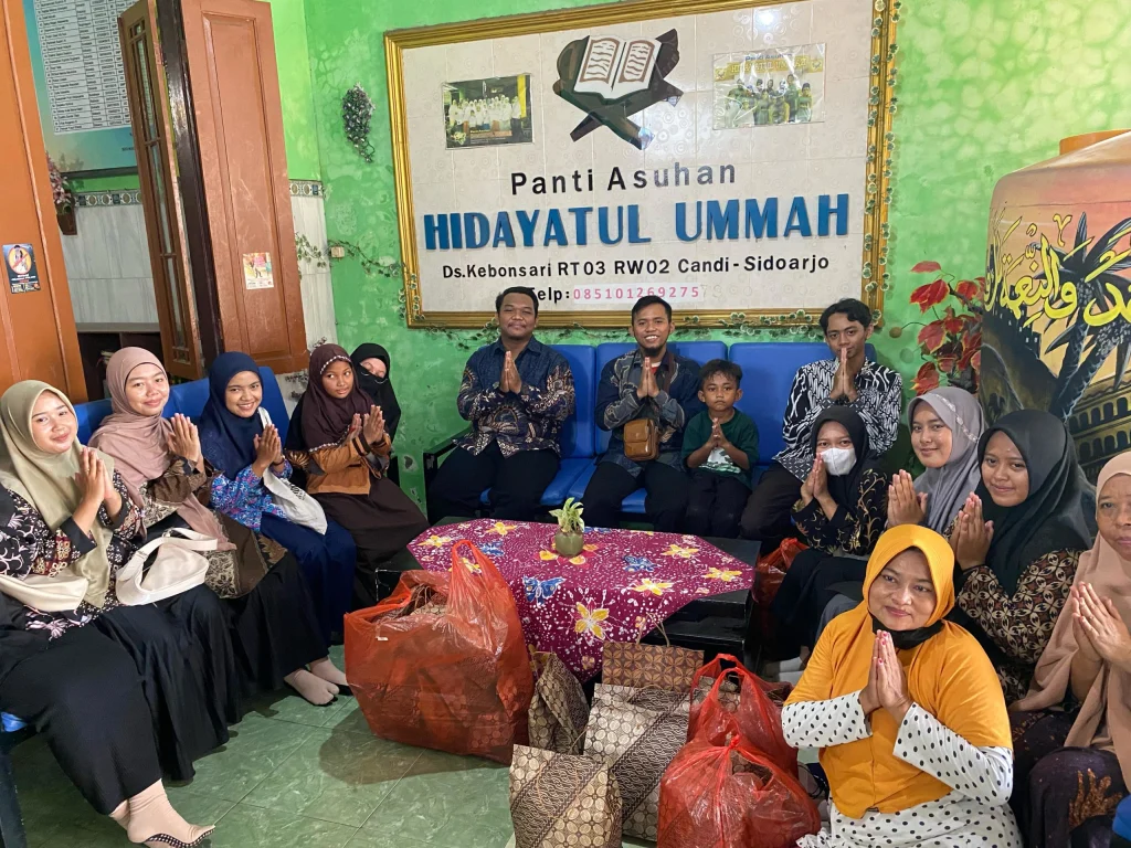 Islamic Charity Ramadan FAI Umsida: Awali Kolaborasi Antar Ormawa dengan Baksos