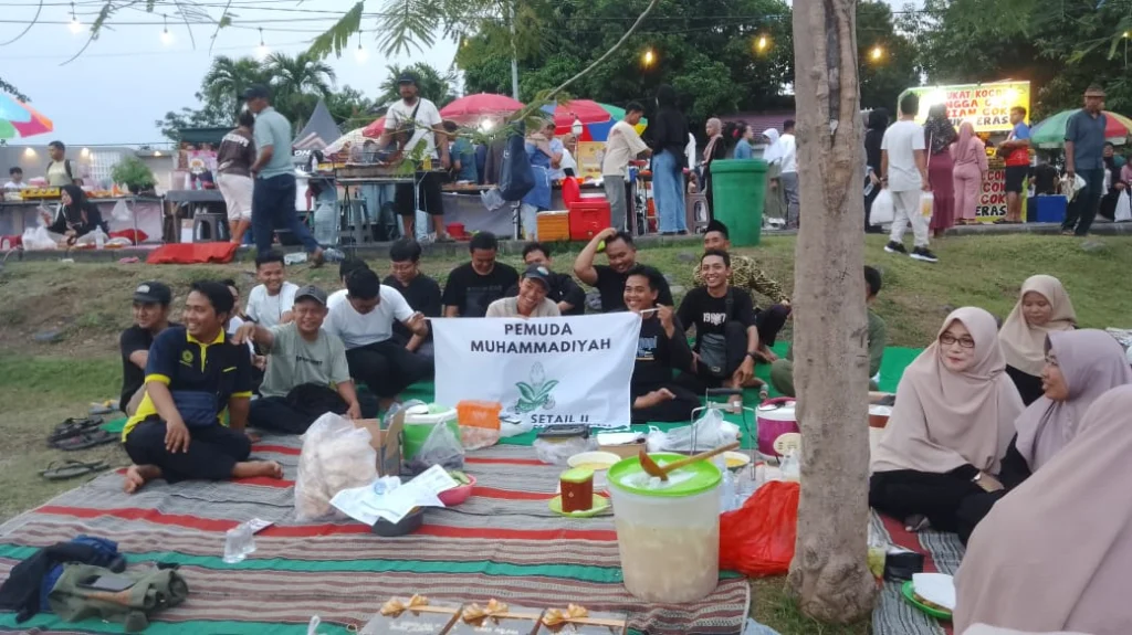 Kebahagiaan Tidak Mahal, Kehangatan Bukber Guru dan Karyawan SMAS Muha Genteng