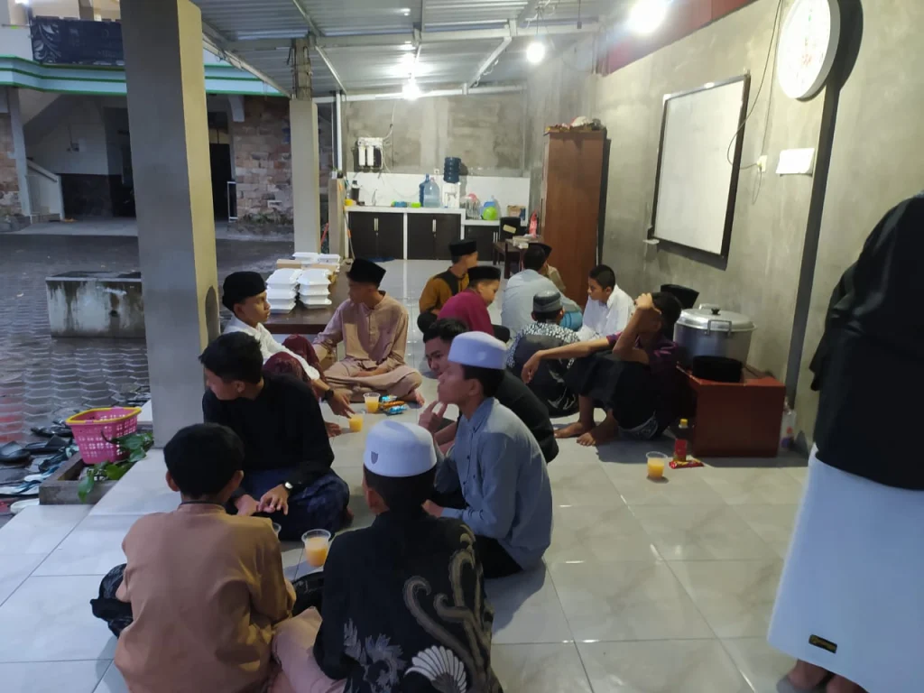 Buka Bersama di Masjid Al-Hikmah: Meningkatkan Tali Silaturahmi di Bulan Ramadan
