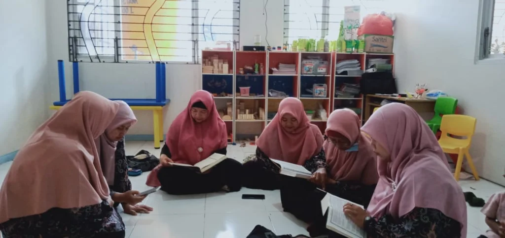 Mengaji Pagi hingga Membuat Flyer, Cara Guru KB-TK ABA 45 Bambe Hidupkan Ramadan