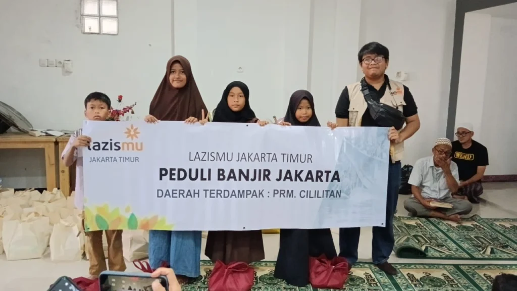 Aksi Lazismu Jakarta Timur Peduli Daerah Terdampak Banjir Jakarta
