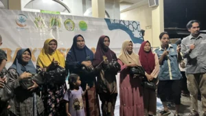 Mahasiswa Pendidikan Bahasa Arab Dari Tiga Kampus Gelar Baksos Ramadan di Kali Alo